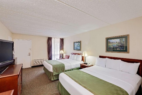 Days Inn by Wyndham Bay City image 1