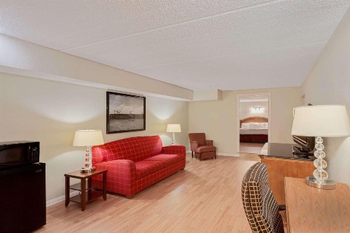Days Inn by Wyndham Bay City image 5